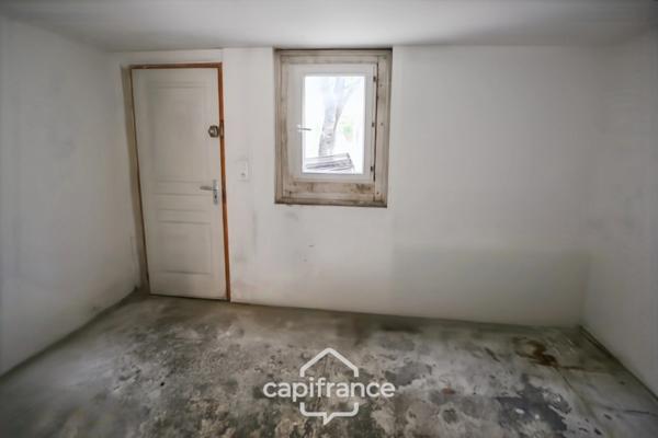 Maison de 190m² avec 2 logements indépendants - 4 chambres - terrain 1 220m² - vue Revermont