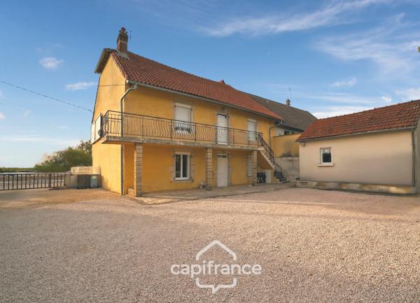 Maison de 190m² avec 2 logements indépendants - 4 chambres - terrain 1 220m² - vue Revermont
