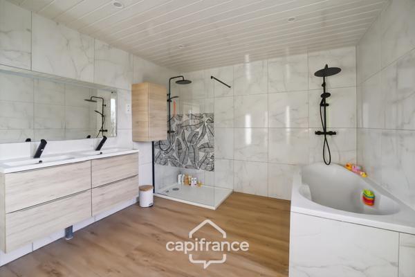 Maison de 190m² avec 2 logements indépendants - 4 chambres - terrain 1 220m² - vue Revermont