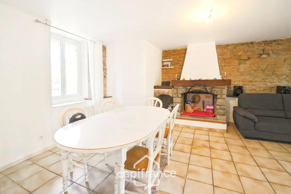 Maison de 190m² avec 2 logements indépendants - 4 chambres - terrain 1 220m² - vue Revermont