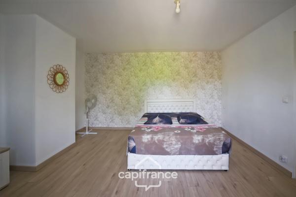 Maison de 190m² avec 2 logements indépendants - 4 chambres - terrain 1 220m² - vue Revermont
