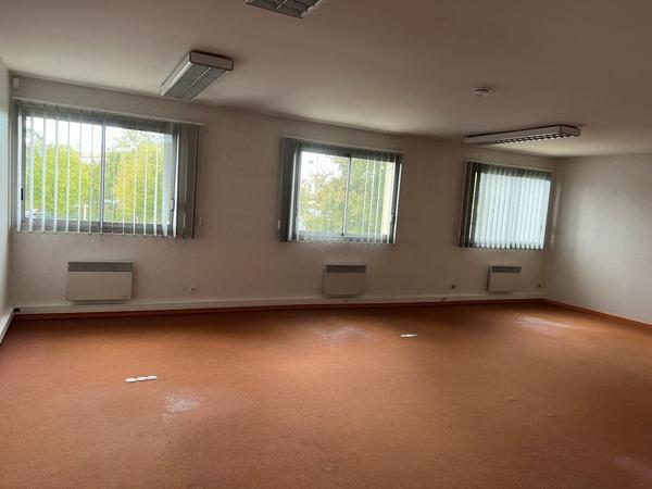 CHAMBRAY-LES-TOURS LA VRILLONNERIE BUREAUX A LOUER DE 274 M² PARKING FACILE
