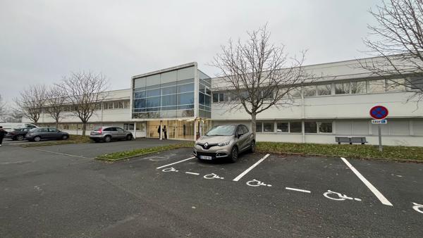 1 498 m2 divisibles à partir de 58,30 m2 de bureaux à louer - SEMOY