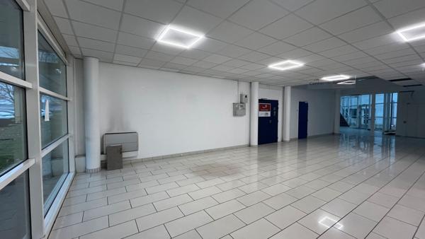 1 498 m2 divisibles à partir de 58,30 m2 de bureaux à louer - SEMOY
