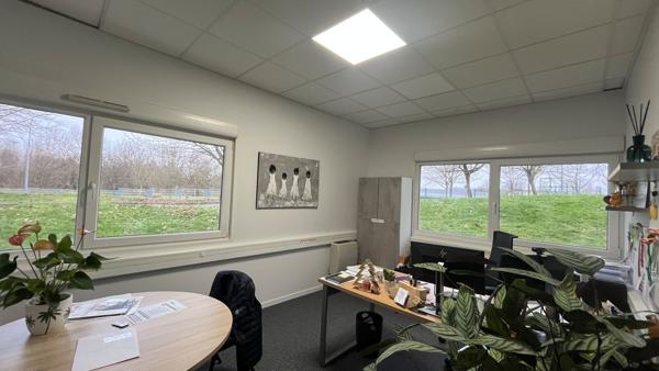 1 498 m2 divisibles à partir de 58,30 m2 de bureaux à louer - SEMOY