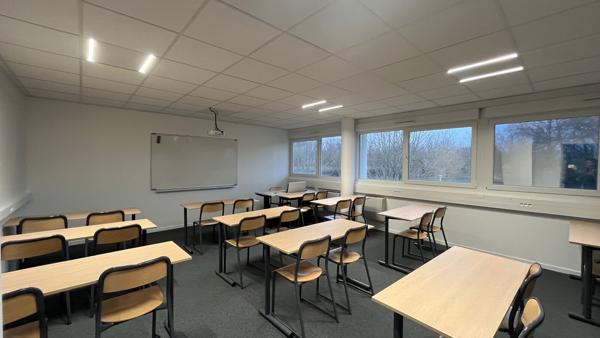 1 498 m2 divisibles à partir de 58,30 m2 de bureaux à louer - SEMOY