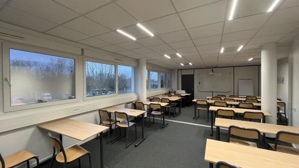 1 498 m2 divisibles à partir de 58,30 m2 de bureaux à louer - SEMOY