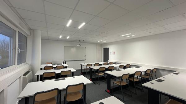1 498 m2 divisibles à partir de 58,30 m2 de bureaux à louer - SEMOY