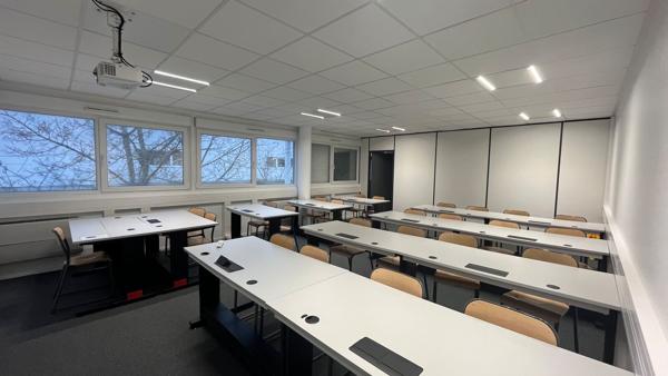 1 498 m2 divisibles à partir de 58,30 m2 de bureaux à louer - SEMOY