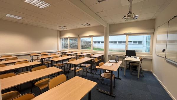 1 498 m2 divisibles à partir de 58,30 m2 de bureaux à louer - SEMOY