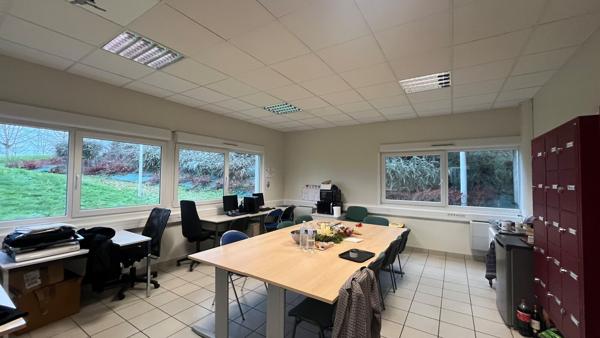 1 498 m2 divisibles à partir de 58,30 m2 de bureaux à louer - SEMOY