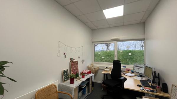 1 498 m2 divisibles à partir de 58,30 m2 de bureaux à louer - SEMOY