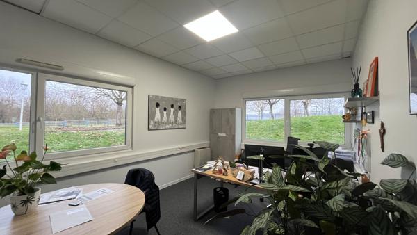 1 498 m2 divisibles à partir de 58,30 m2 de bureaux à louer - SEMOY