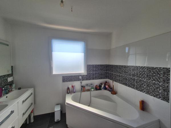 Maison de neuve de 137m², 6 pièces sur un terrain de 910m².