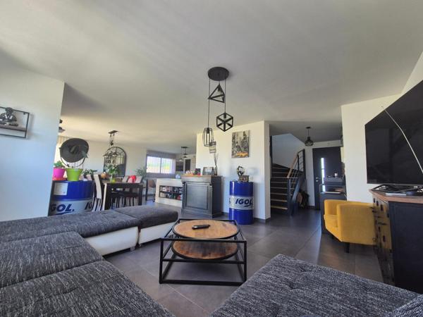 Maison de neuve de 137m², 6 pièces sur un terrain de 910m².