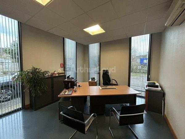 BUREAUX à VENDRE de 760 m²