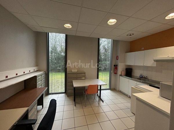 BUREAUX à VENDRE de 760 m²