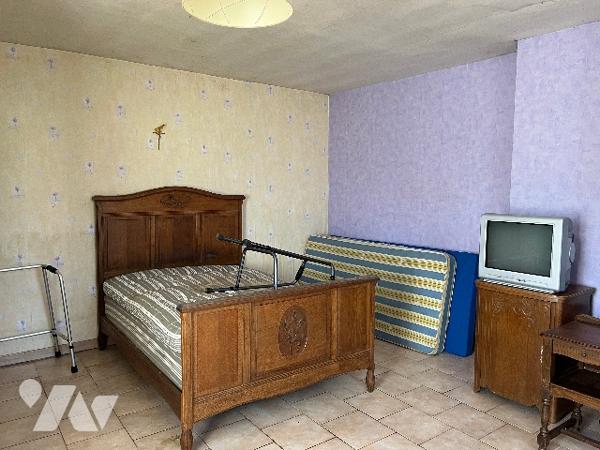 Maison individuelle avec dépendances et terrain