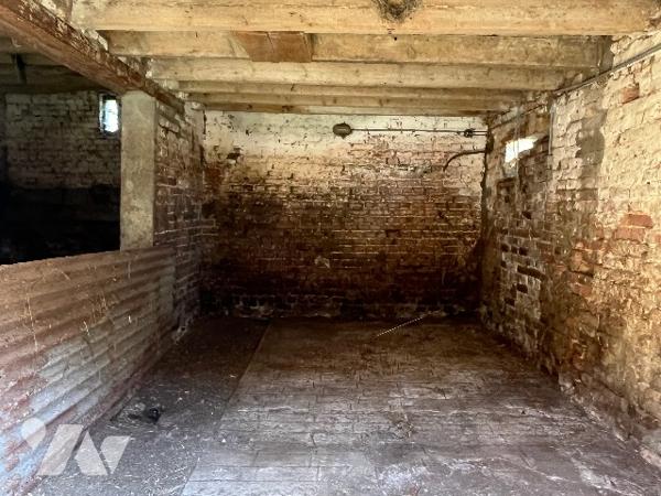 Maison individuelle avec dépendances et terrain