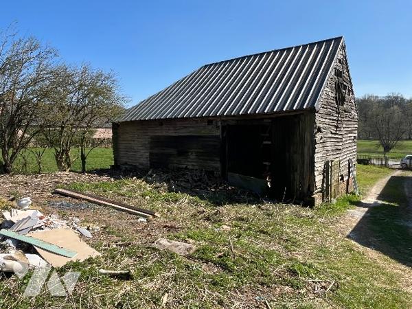 Maison individuelle avec dépendances et terrain