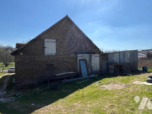 Maison individuelle avec dépendances et terrain