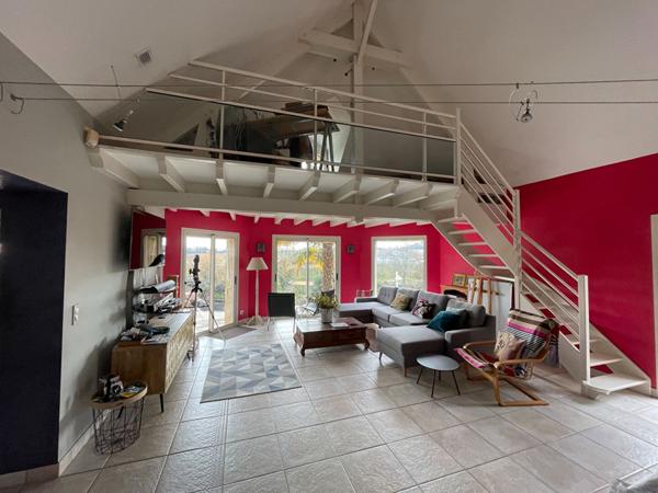 Très belle Maison d'Architecte de 220m2 habitables au coeur de Brissac-Quincé - emplacement privilégié avec vue dégagée sur la campagne - jardin paysagé et piscine - 20 minutes de l'hyper centre d'Angers