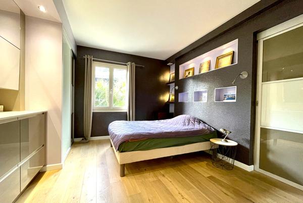 Très belle Maison d'Architecte de 220m2 habitables au coeur de Brissac-Quincé - emplacement privilégié avec vue dégagée sur la campagne - jardin paysagé et piscine - 20 minutes de l'hyper centre d'Angers