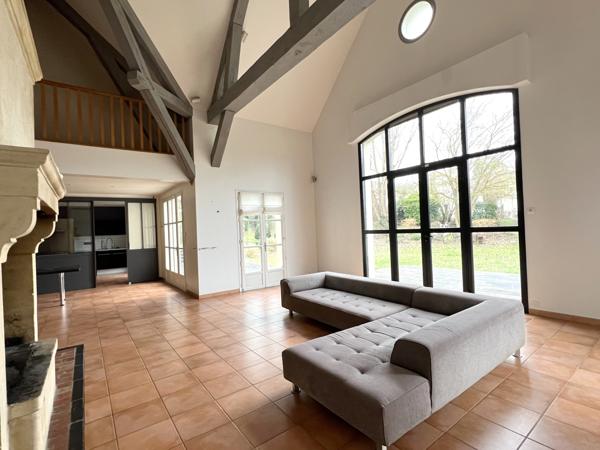 Morainvilliers (78630) A 30 km de Paris, Belle longère de 305m² avec piscine intérieur - Terrain 2732m² -