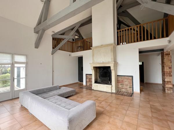 Morainvilliers (78630) A 30 km de Paris, Belle longère de 305m² avec piscine intérieur - Terrain 2732m² -
