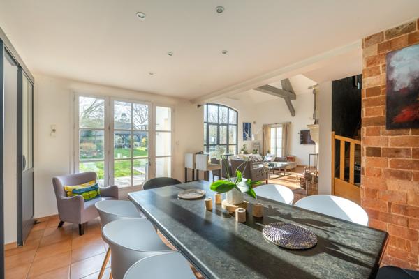 Morainvilliers (78630) A 30 km de Paris, Belle longère de 305m² avec piscine intérieur - Terrain 2732m² -