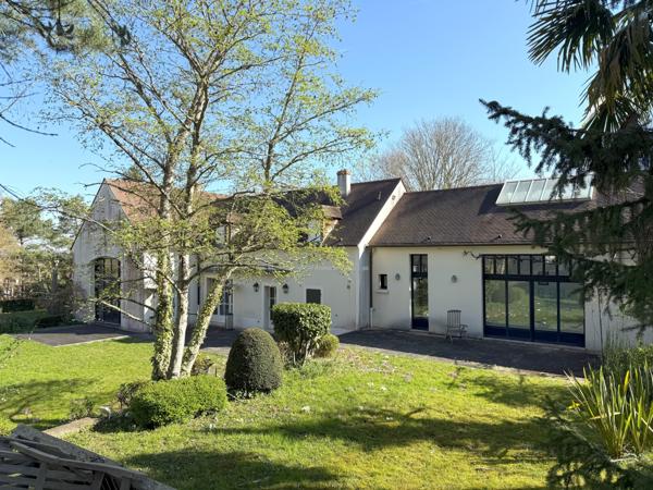 Morainvilliers (78630) A 30 km de Paris, Belle longère de 305m² avec piscine intérieur - Terrain 2732m² -