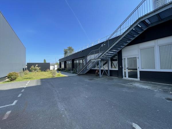 BUREAUX 78 m2 + 2 places de parking