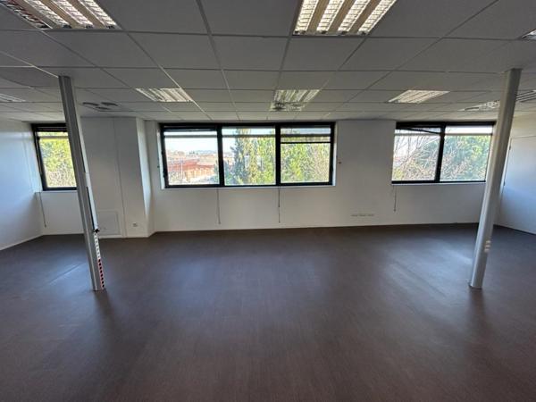 Bureaux de standing rénovés à louer avec parkings en ZFU - 13016 Marseille