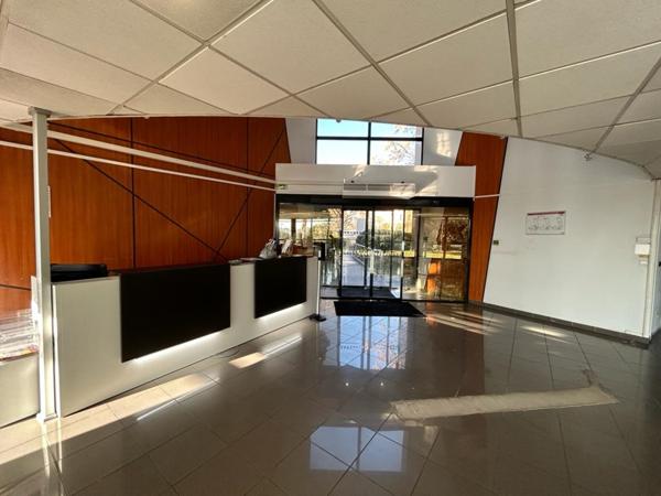 Bureaux de standing rénovés à louer avec parkings en ZFU - 13016 Marseille