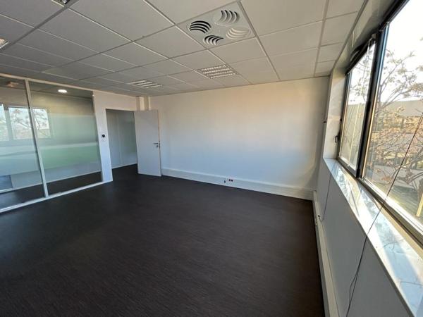 Bureaux de standing rénovés à louer avec parkings en ZFU - 13016 Marseille
