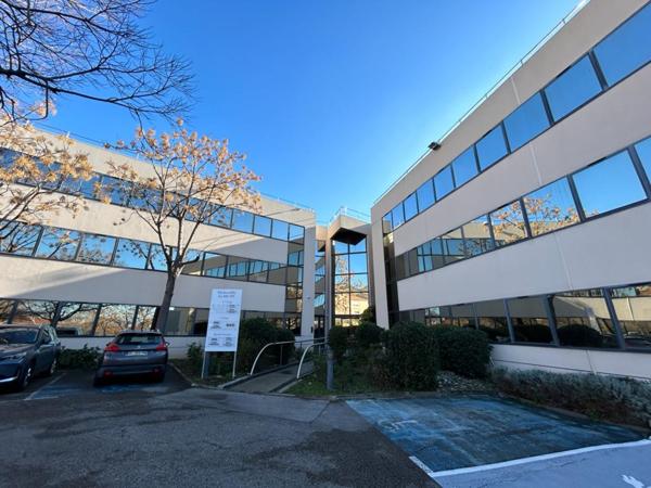 Bureaux de standing rénovés à louer avec parkings en ZFU - 13016 Marseille