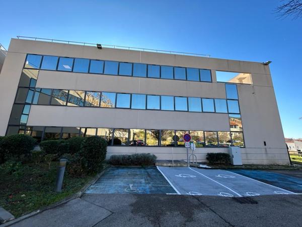 Bureaux de standing rénovés à louer avec parkings en ZFU - 13016 Marseille