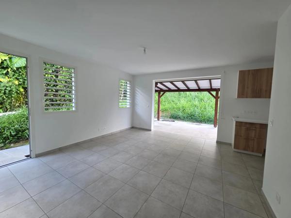 Maison neuve à louer, 2 chambres, 56 m², Gourbeyre