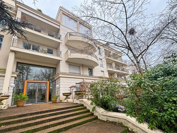 Appartement 3 pièces avec balcons face au parc de Sceaux - DPE C