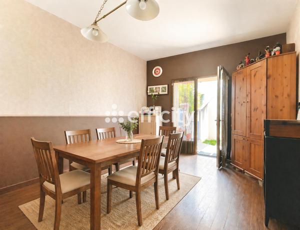 Maison
         6 pièces
        - 120 m² Exclusivité 400 000 € *