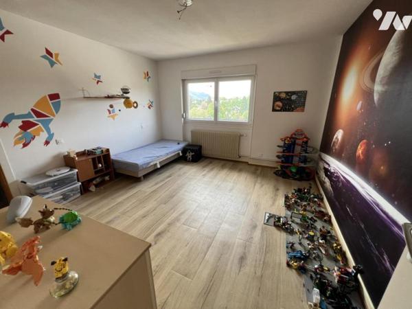 Rare maison de type T7 en cœur de ville paysager