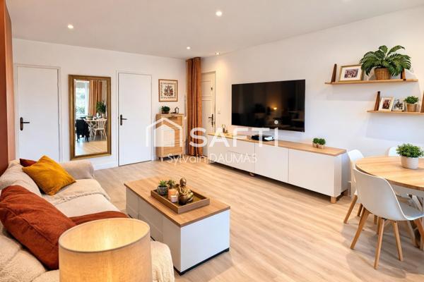 Haut de villa entièrement rénové, lumineux, climatisé, avec terrasse plein sud