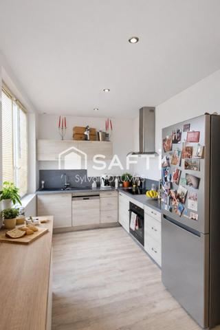 Haut de villa entièrement rénové, lumineux, climatisé, avec terrasse plein sud