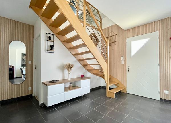 Brissac-Loire-Aubance - maison familiale avec vie de plain-pied, garage, jardin et piscine sans travaux à seulement à seulement 17 minutes d'Angers Sud et de Doué La Fontaine