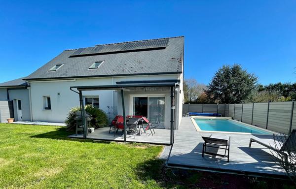 Brissac-Loire-Aubance - maison familiale avec vie de plain-pied, garage, jardin et piscine sans travaux à seulement à seulement 17 minutes d'Angers Sud et de Doué La Fontaine