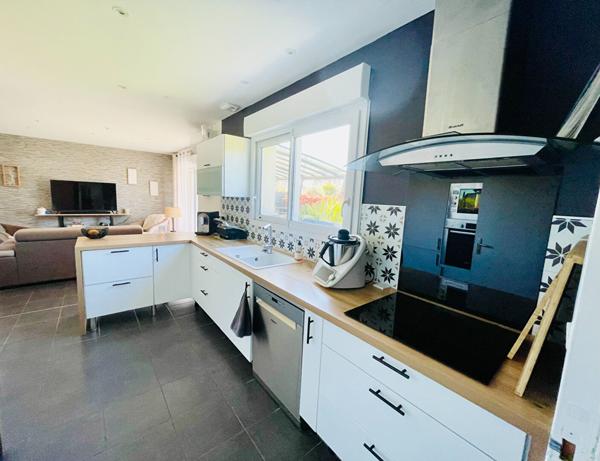 Brissac-Loire-Aubance - maison familiale avec vie de plain-pied, garage, jardin et piscine sans travaux à seulement à seulement 17 minutes d'Angers Sud et de Doué La Fontaine