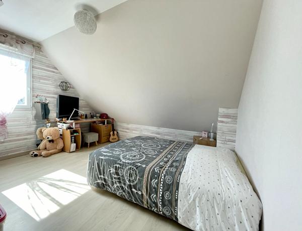 Brissac-Loire-Aubance - maison familiale avec vie de plain-pied, garage, jardin et piscine sans travaux à seulement à seulement 17 minutes d'Angers Sud et de Doué La Fontaine