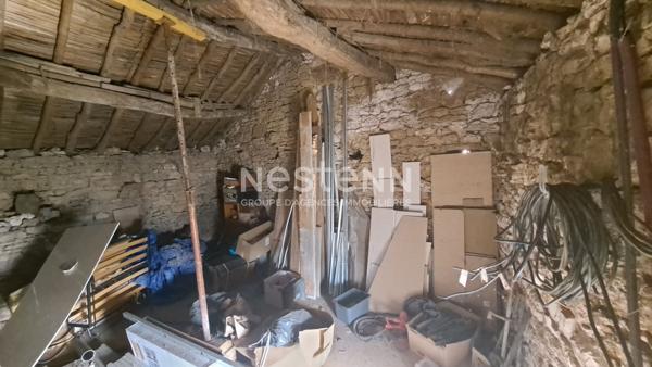 Maison en pierre en cours de rénovation. Fort potentiel de plus de 120 m² habitable ! Campagne proche de Sérigné