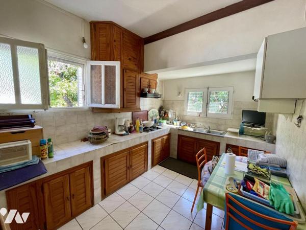 SAINT DENIS LA MONTAGNE VILLA T5 VUE MER A RENOVER