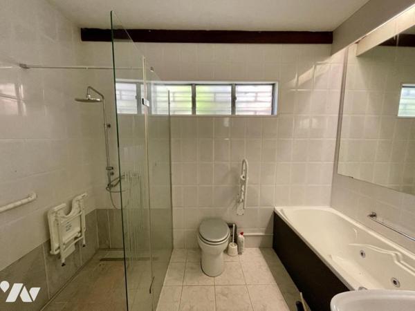 SAINT DENIS LA MONTAGNE VILLA T5 VUE MER A RENOVER